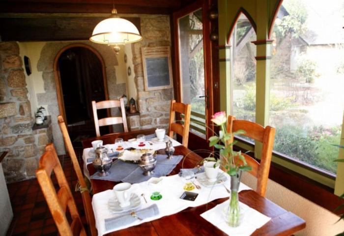 La Tourelle 22 Bed & Breakfast Quintin Exterior photo
