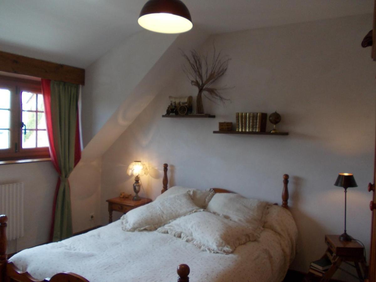 La Tourelle 22 Bed & Breakfast Quintin Exterior photo