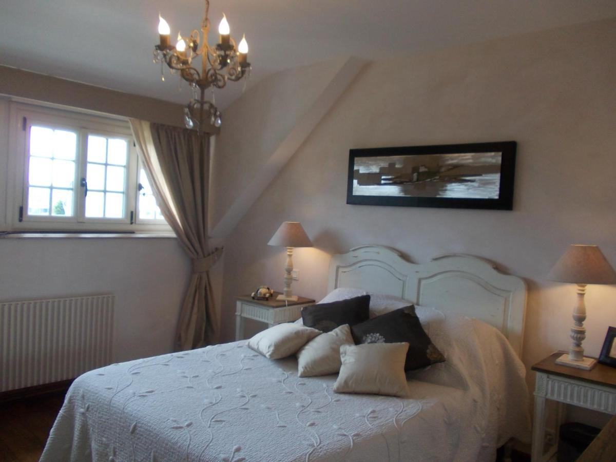 La Tourelle 22 Bed & Breakfast Quintin Exterior photo